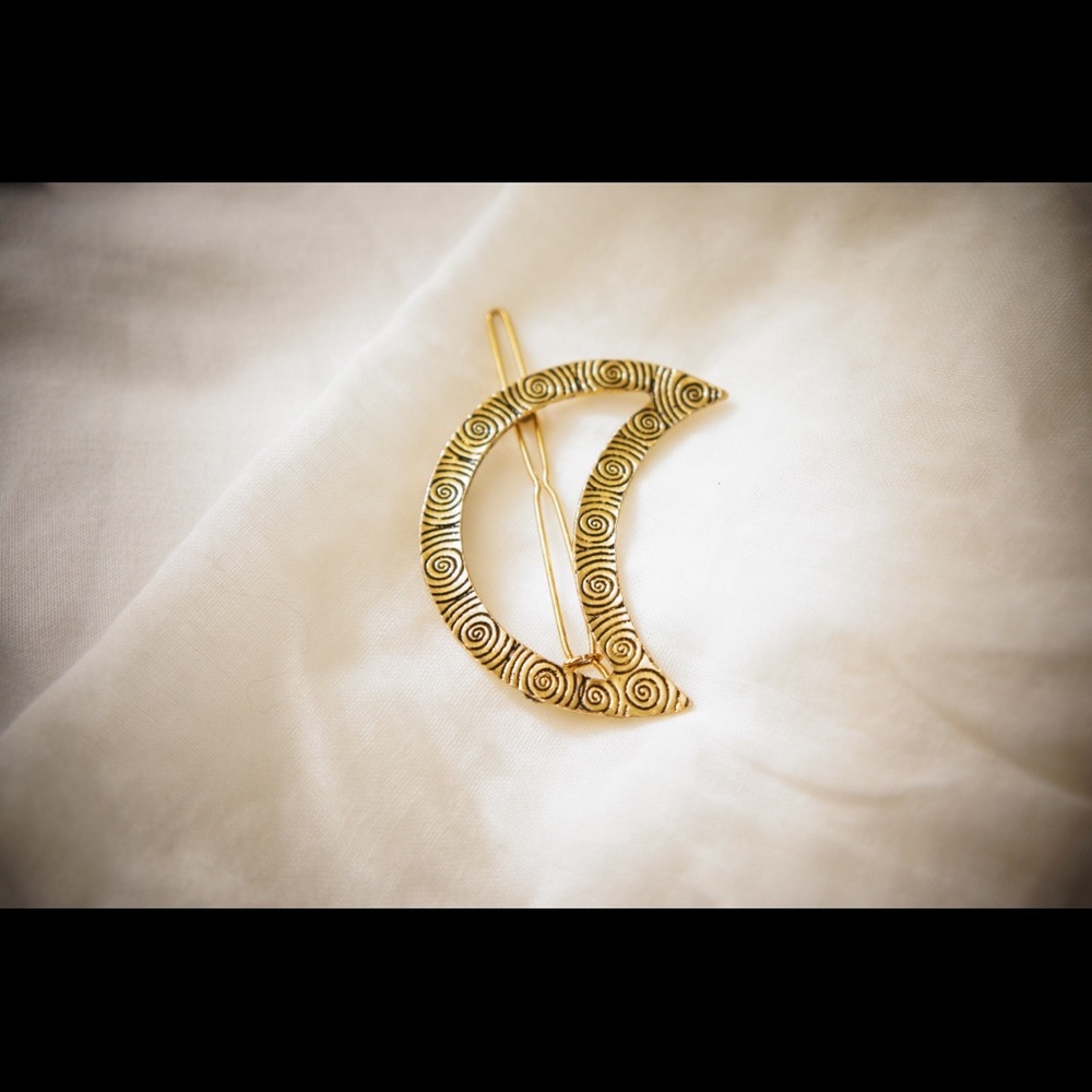 Vintage Geometric Alloy Moon Detailed Hair Clips - Picture 4 of 7